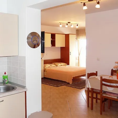 4 Otoka.2 Apartment